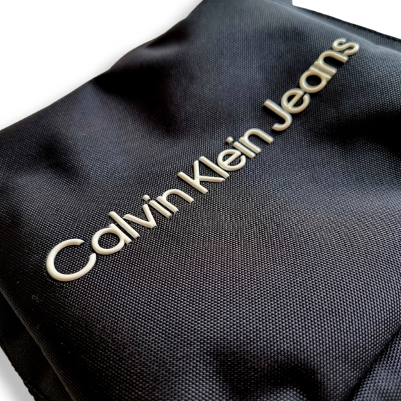 Calvin Klein Sport Essentials Reporter S Inst - black sporty cross-body bag - Picture 8 of 8